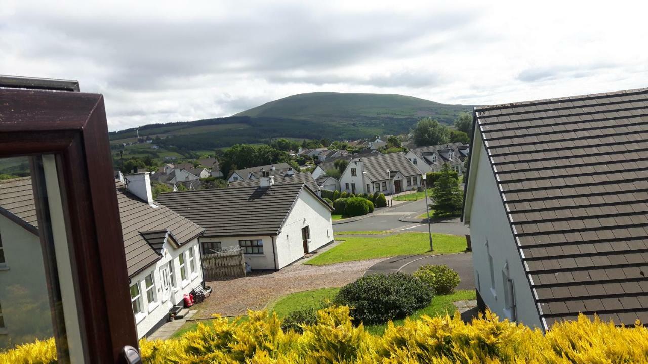 J And J Guest House Ballycastle Exterior foto